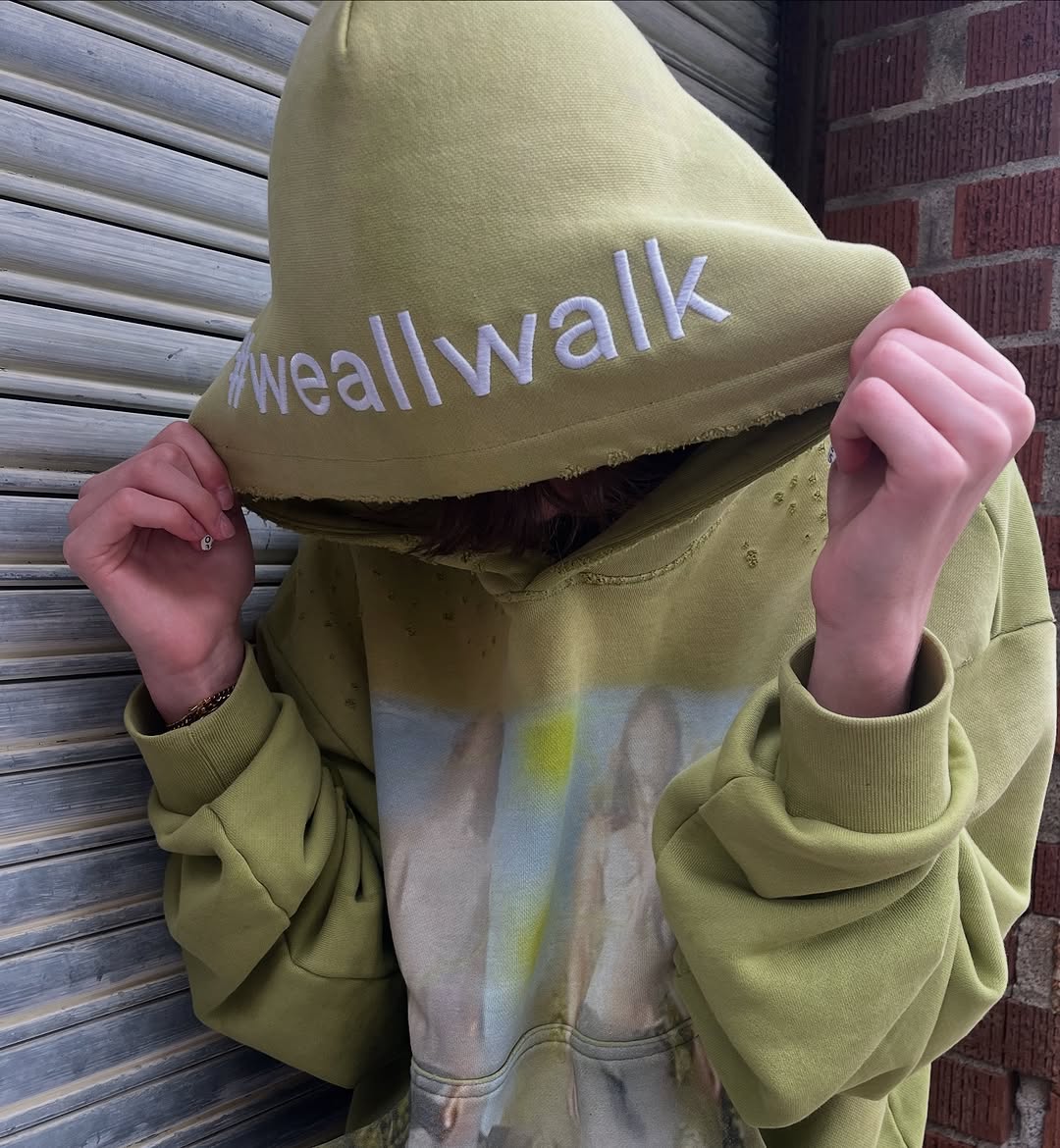 “WEALLWALK” HOODIE